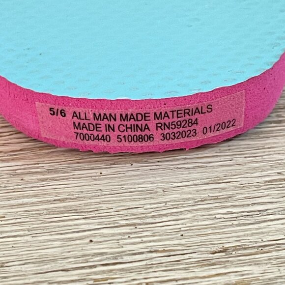 New The Children's Place Flip Flop Sandals Foil Metallic Gold Pineapple 5/6 - Picture 9 of 9